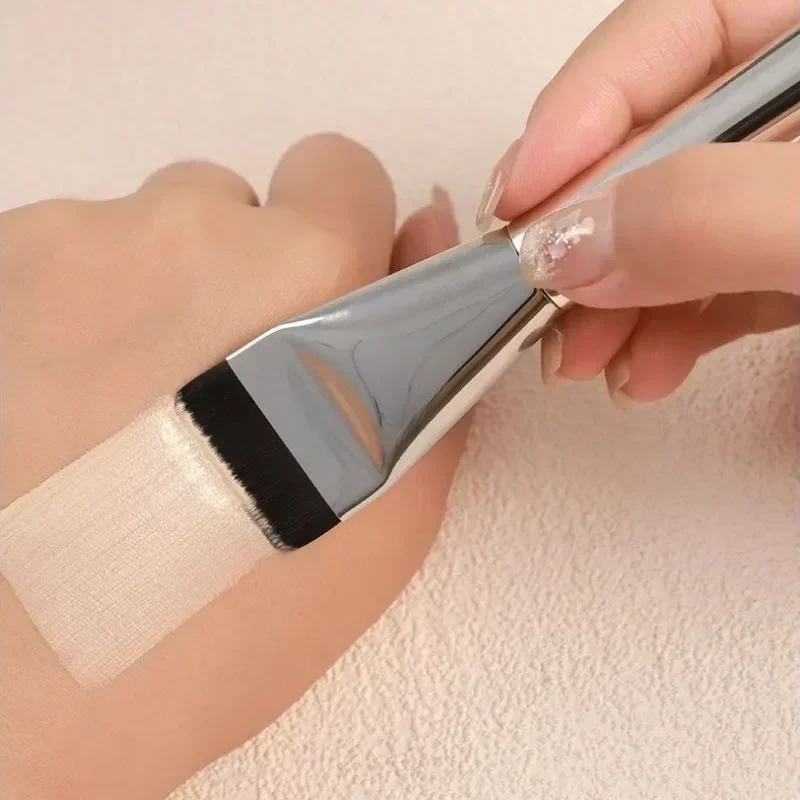 1Pc Ultra Thin Foundation Brus - Beauty Queen Makeup recension och pris